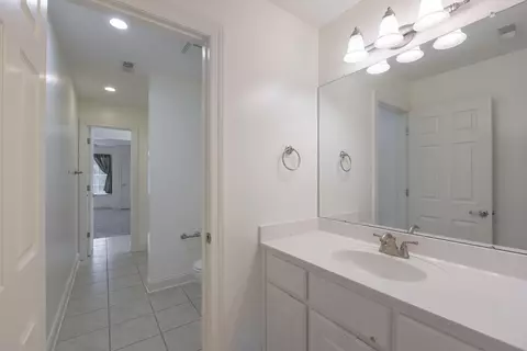 Bath - 8233 Double Eagle Ct, Ooltewah, TN 37363 photo 3 of 5