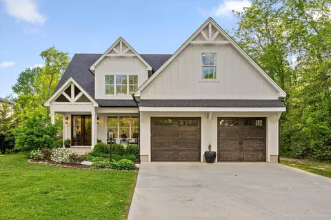 2007 Walnut St, Signal Mountain, TN 37377