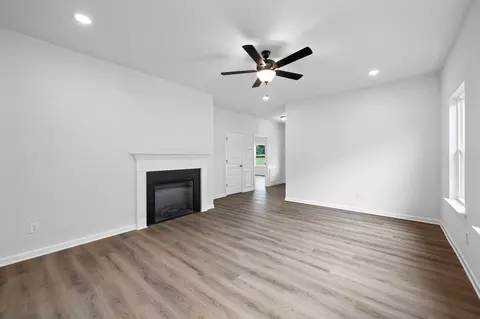 Living - 4901 Hazelnut Ln, Apison, TN 37302 photo 4 of 5