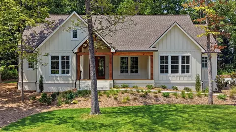 498 Hargis Rd, Signal Mountain, TN 37377