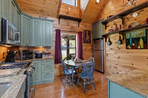 Kitchen - 844 Fawn Cir, Dunlap, TN 37327 photo 2 of 5