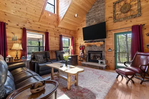 Living - 844 Fawn Cir, Dunlap, TN 37327 photo 3 of 7