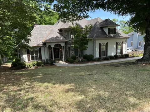 1829 Bay Pointe Dr, Hixson, TN 37343