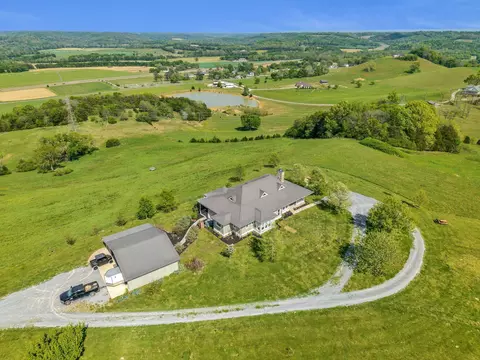 39 Fayetteville Rd, Fayetteville, TN 37334