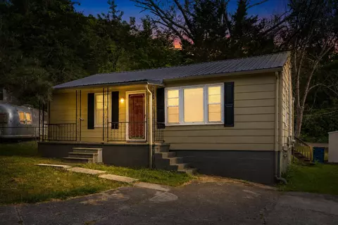 303 Cave St, Rossville, GA 30741
