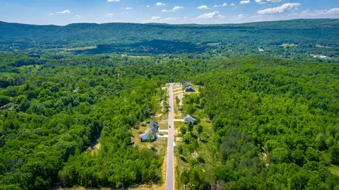 284 Cascade Dr, Rossville, GA 30741
