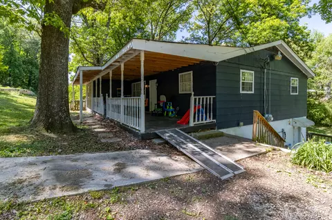 435 Montclair Dr, Rossville, GA 30741