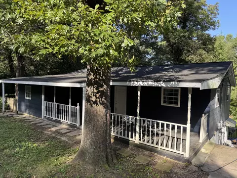 435 Montclair Dr, Rossville, GA 30741