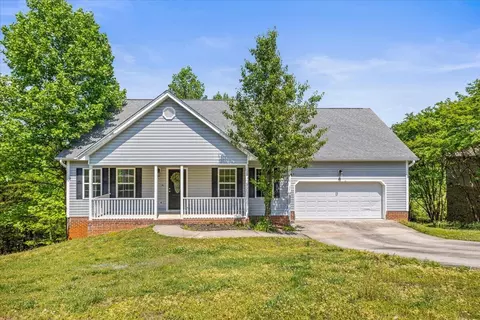 1051 Apollo Dr, Soddy Daisy, TN 37379