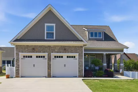 8910 Seven Lakes Dr, Ooltewah, TN 37363