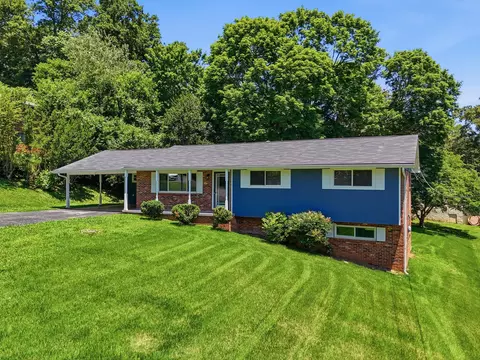 15 Holiday Ln, Chattanooga, TN 37415
