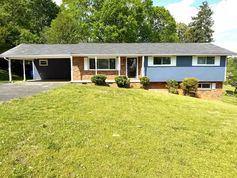 15 Holiday Ln, Chattanooga, TN 37415