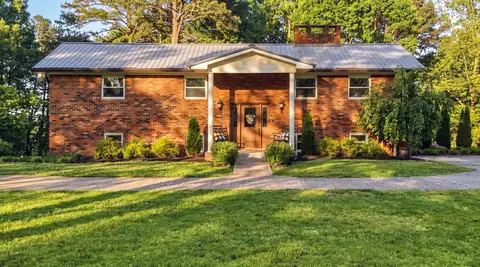 10212 Lovell Rd, Soddy Daisy, TN 37379