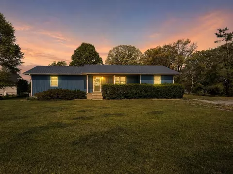 1717 Vandergriff Rd, Signal Mountain, TN 37377