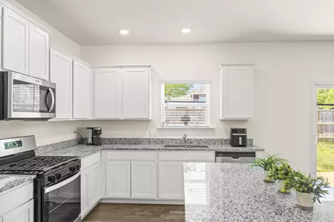 Kitchen - 6599 Prickly Loop, Ooltewah, TN 37363 photo 3 of 3