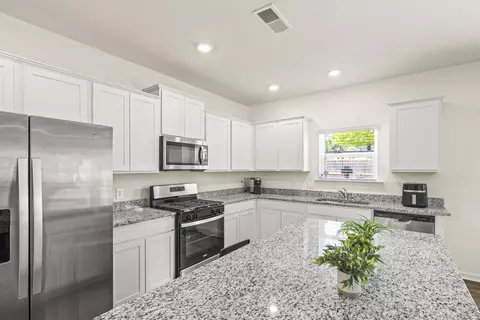 Kitchen - 6599 Prickly Loop, Ooltewah, TN 37363 photo 2 of 3