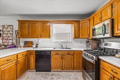 Kitchen - 207 Eagle Landing Dr, Flintstone, GA 30725 photo 4 of 5