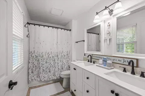 Bath - 207 Eagle Landing Dr, Flintstone, GA 30725 photo 1 of 2