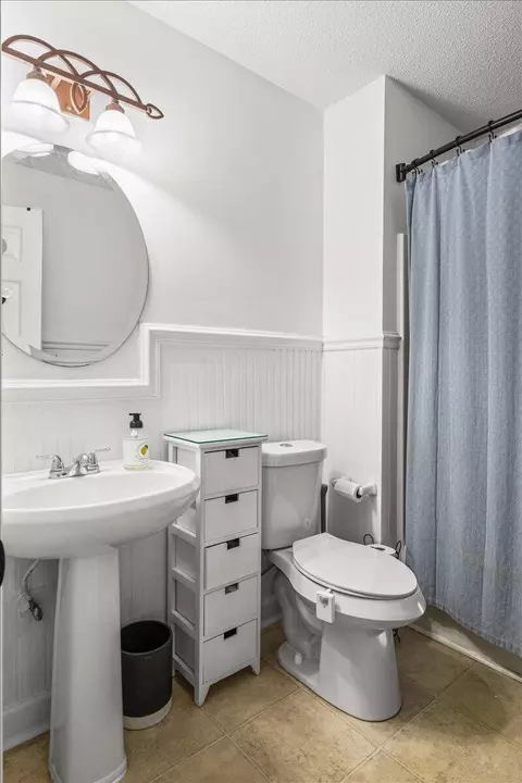 Bath - 207 Eagle Landing Dr, Flintstone, GA 30725 photo 2 of 2
