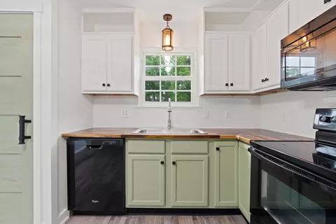 Kitchen - 9422 E Brainerd Rd, Chattanooga, TN 37421 photo 2 of 2