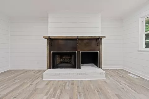 Living - 9422 E Brainerd Rd, Chattanooga, TN 37421 photo 5 of 8