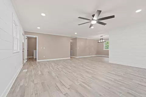 Living - 9422 E Brainerd Rd, Chattanooga, TN 37421 photo 4 of 8