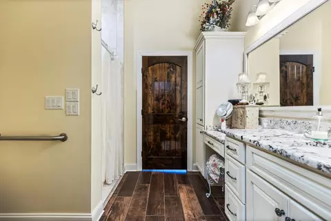 Bath - 1072 Cookson Creek Rd, Ocoee, TN 37361 photo 3 of 6