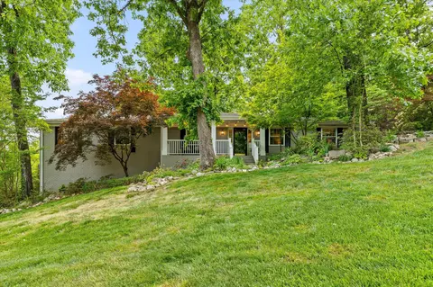 6420 Lake Meadows Dr, Hixson, TN 37343