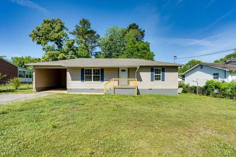 1313 Raydine Ln, Rossville, GA 30741