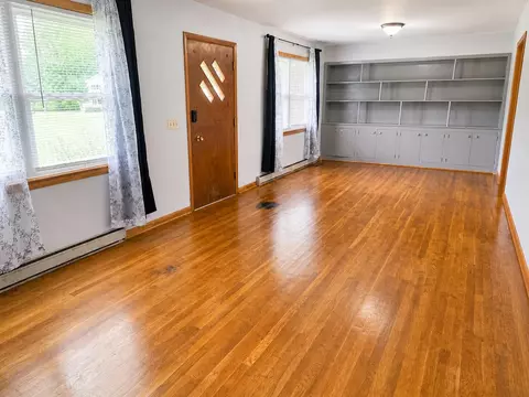 Living - 116 Diane Dr, Dalton, GA 30721 photo 2 of 7