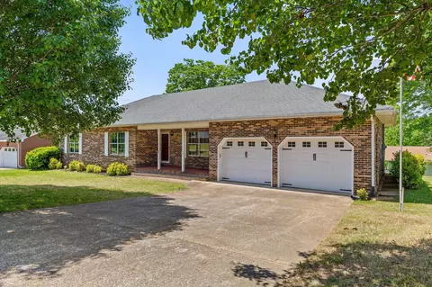 321 Morning Side Dr, Rossville, GA 30741
