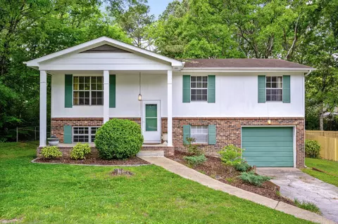 8326 Middle Rd, Ooltewah, TN 37363