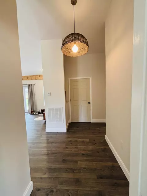 Entry Way - 197 Echo Point Rd, Dunlap, TN 37327 photo 2 of 2