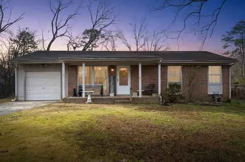2214 Glengerrie Dr, Soddy Daisy, TN 37379