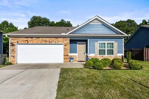 1409 Red Hill Dr, Dalton, GA 30720