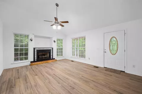 Living - 6904 Spinmaker Cv, Ooltewah, TN 37363 photo 2 of 4