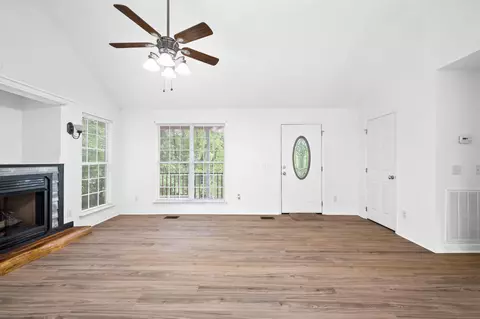 Living - 6904 Spinmaker Cv, Ooltewah, TN 37363 photo 4 of 4