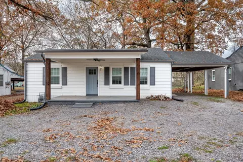 240 Hollywood Dr, Rossville, GA 30741
