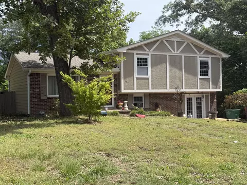 1517 N Chester Rd, Hixson, TN 37343
