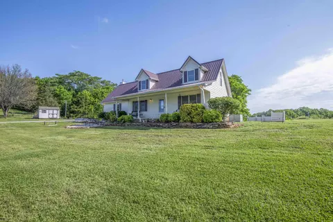 4464 Countryside W, Friendsville, TN 37737