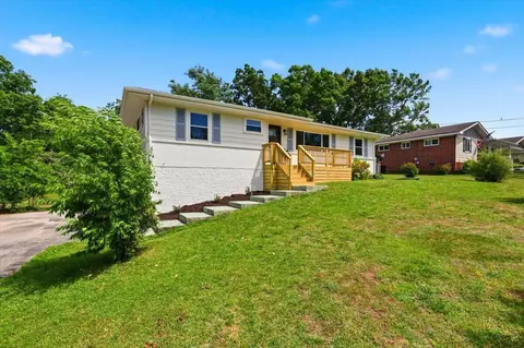 1012 W Lewis St, Rossville, GA 30741