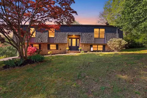 2404 Horseshoe Dr, Soddy Daisy, TN 37379