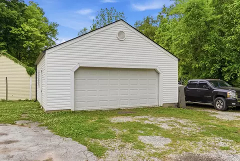 Exterior - 6133 E Brainerd Rd, Chattanooga, TN 37421 photo 3 of 4