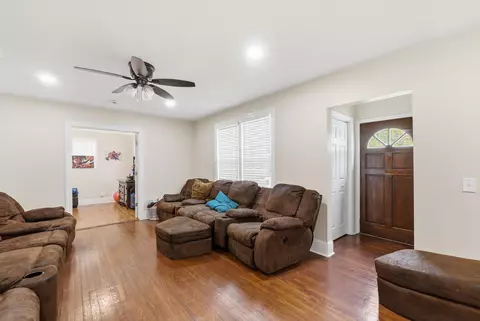 Entry Way - 6133 E Brainerd Rd, Chattanooga, TN 37421 photo 9 of 10