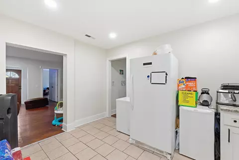 Entry Way - 6133 E Brainerd Rd, Chattanooga, TN 37421 photo 2 of 10