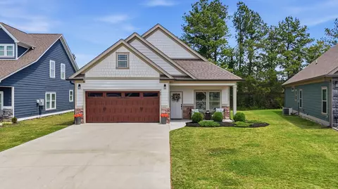 43 Country Cove Dr, Rossville, GA 30741