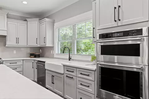 Kitchen - 4037 Barnsley Loop, Ooltewah, TN 37363 photo 2 of 4