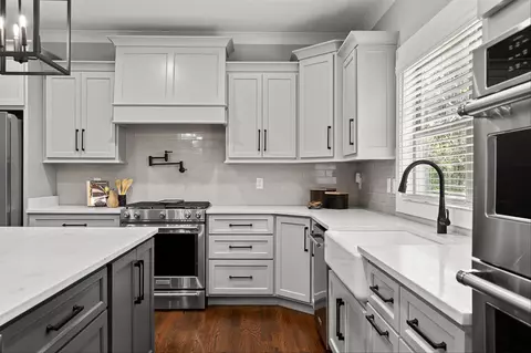Kitchen - 4037 Barnsley Loop, Ooltewah, TN 37363 photo 3 of 4