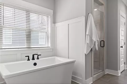 Bath - 4037 Barnsley Loop, Ooltewah, TN 37363 photo 2 of 6