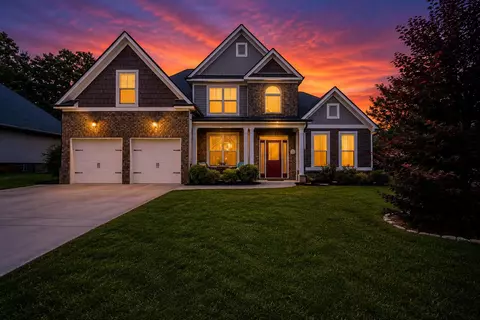 8074 Fox Glove Dr, Ooltewah, TN 37363